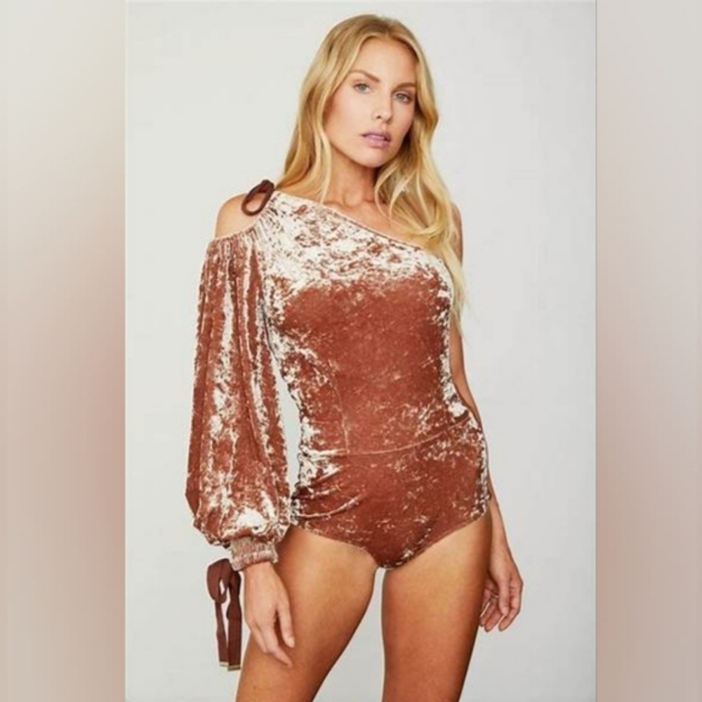 NWOT HAH Hot As Hell Size XS Cafelatte Velvet One Sleeve Bodysuit